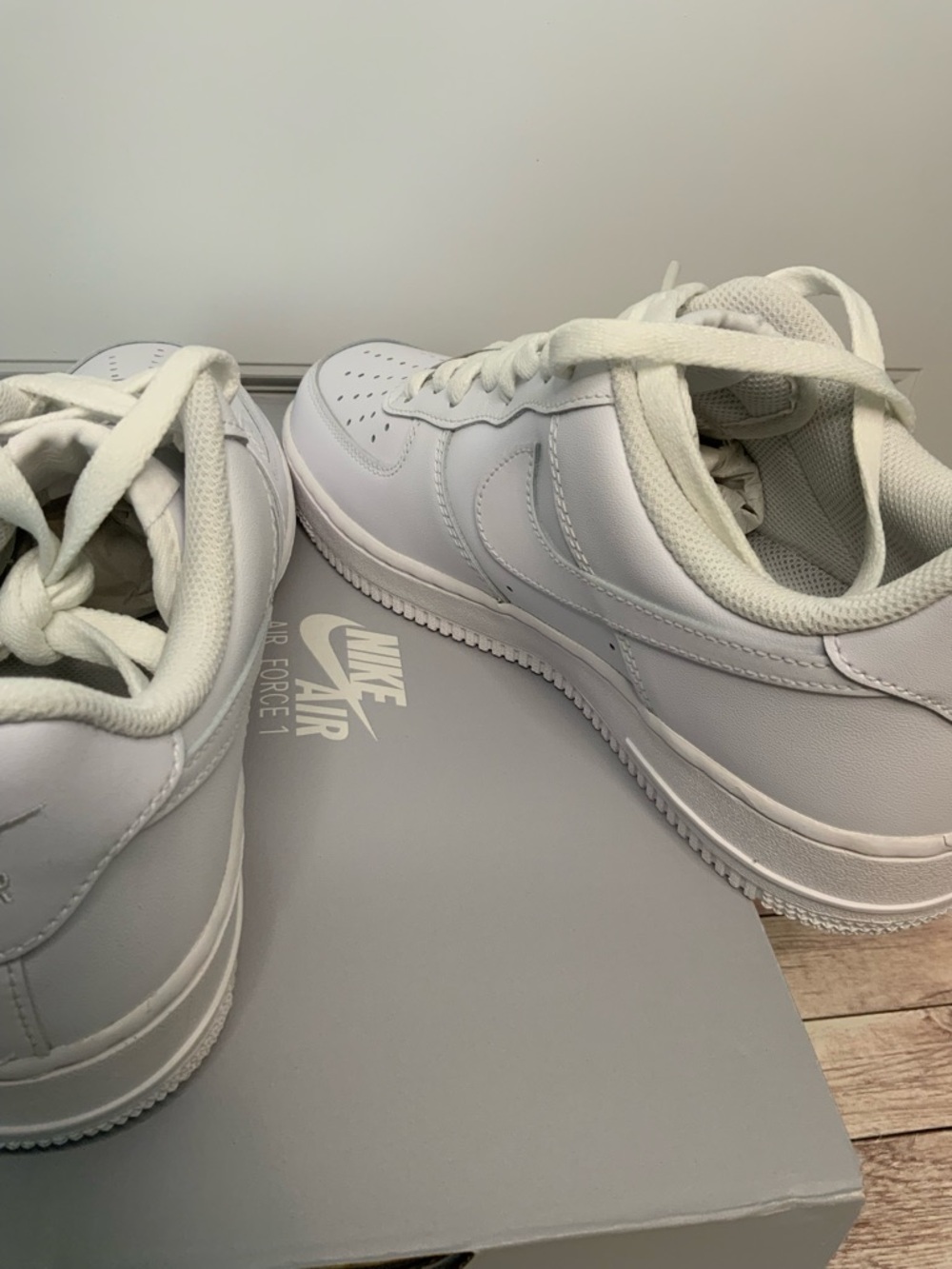 Authentic Nike Air Force 1 Sneakers NIB - Picture 5 of 7